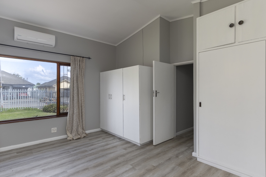 To Let 4 Bedroom Property for Rent in Lochnerhof Western Cape